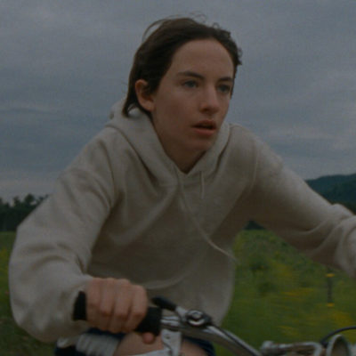 Falcon_Lake de Charlotte Le Bon (Still from the film)