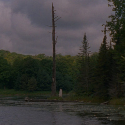 Falcon_Lake de Charlotte Le Bon (Still from the film)