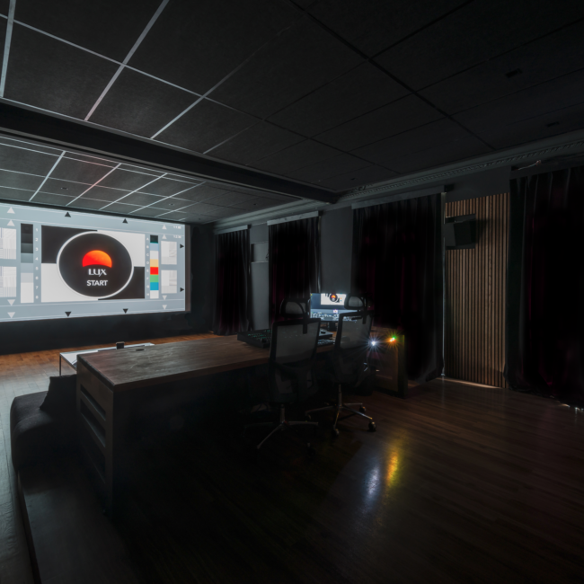 Lux - salle étalonnage cinéma Etienne Marcel
